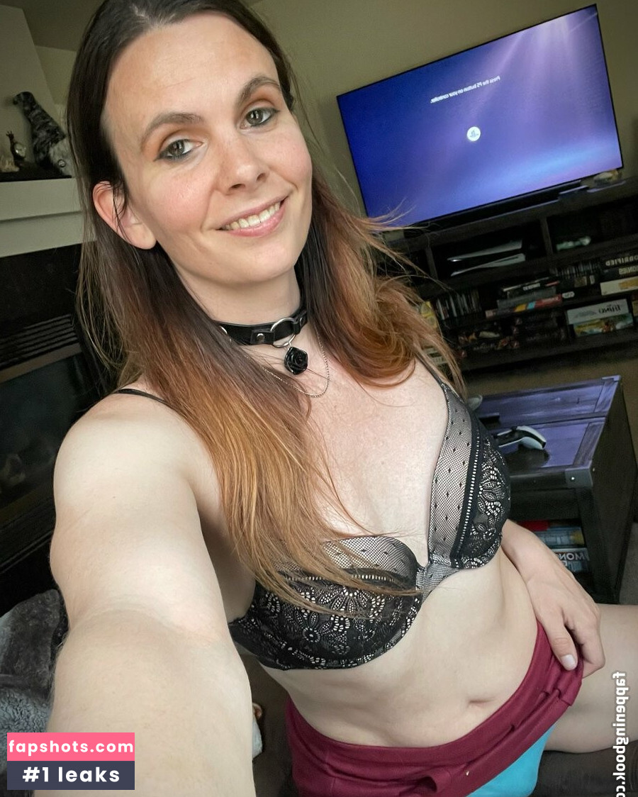 Nikki Sapphire gallery photo #26