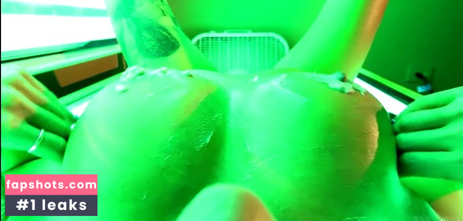 Nikki Sims gallery photo #331