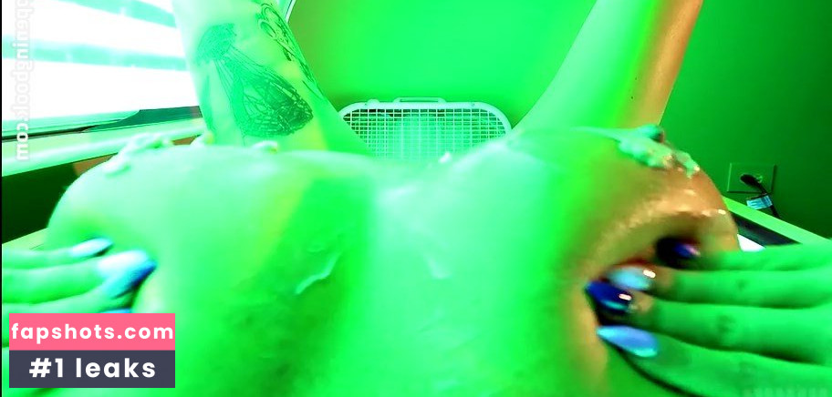 Nikki Sims gallery photo #333