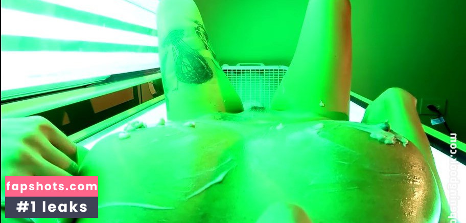 Nikki Sims gallery photo #336