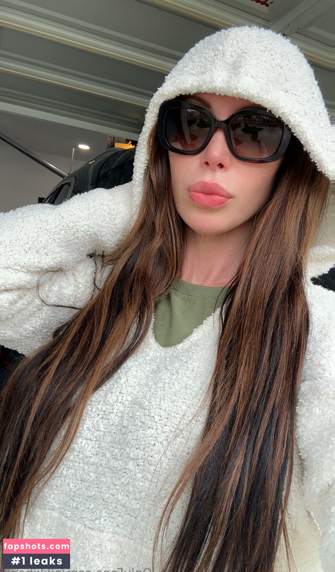 nikkibenz gallery photo #22