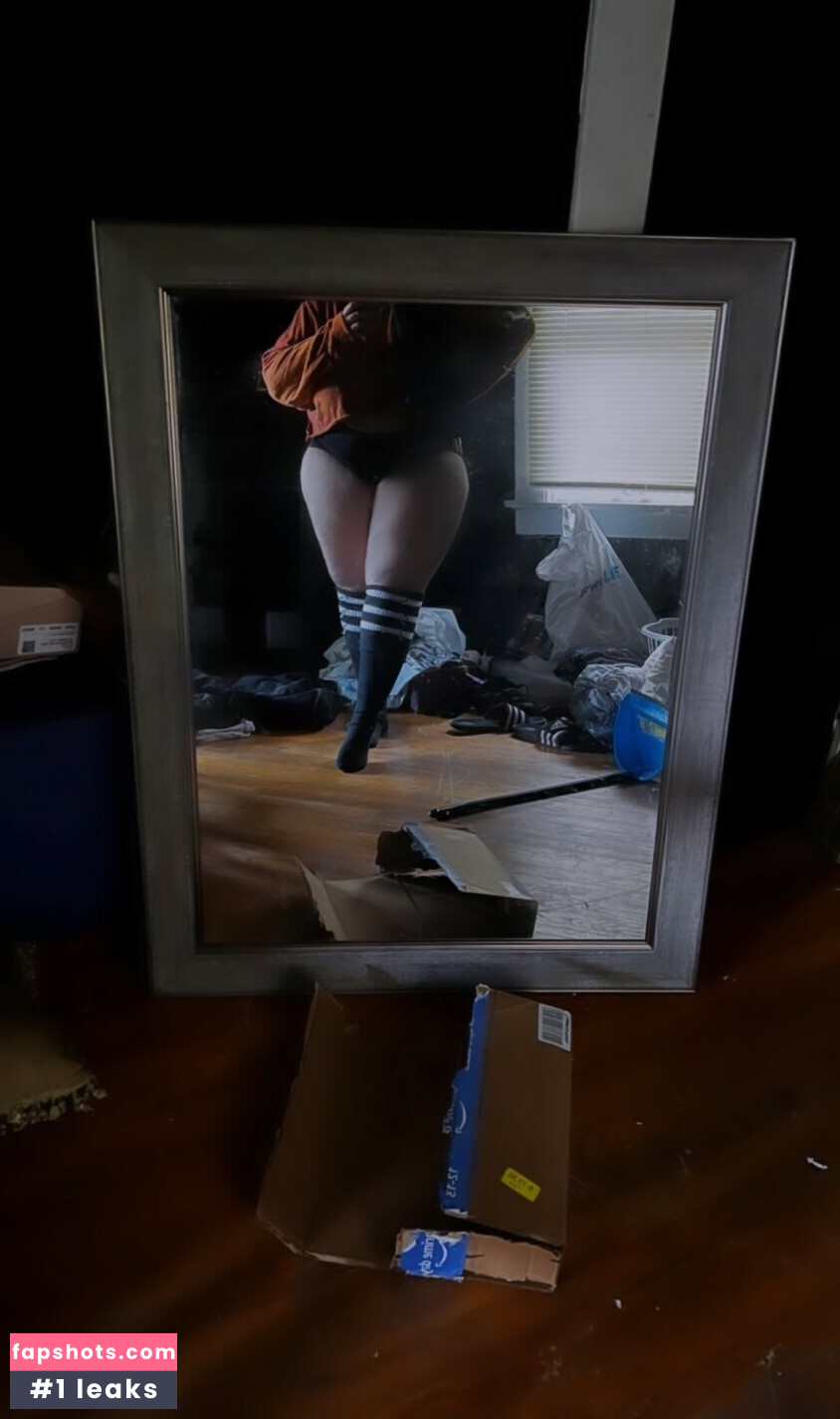 Nikkie Ginger nude babe gallery