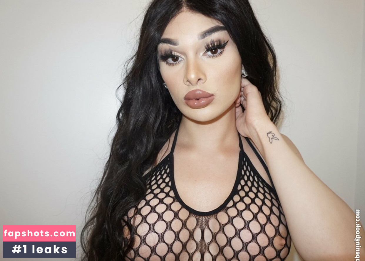 Nikkie Santana nude babe gallery