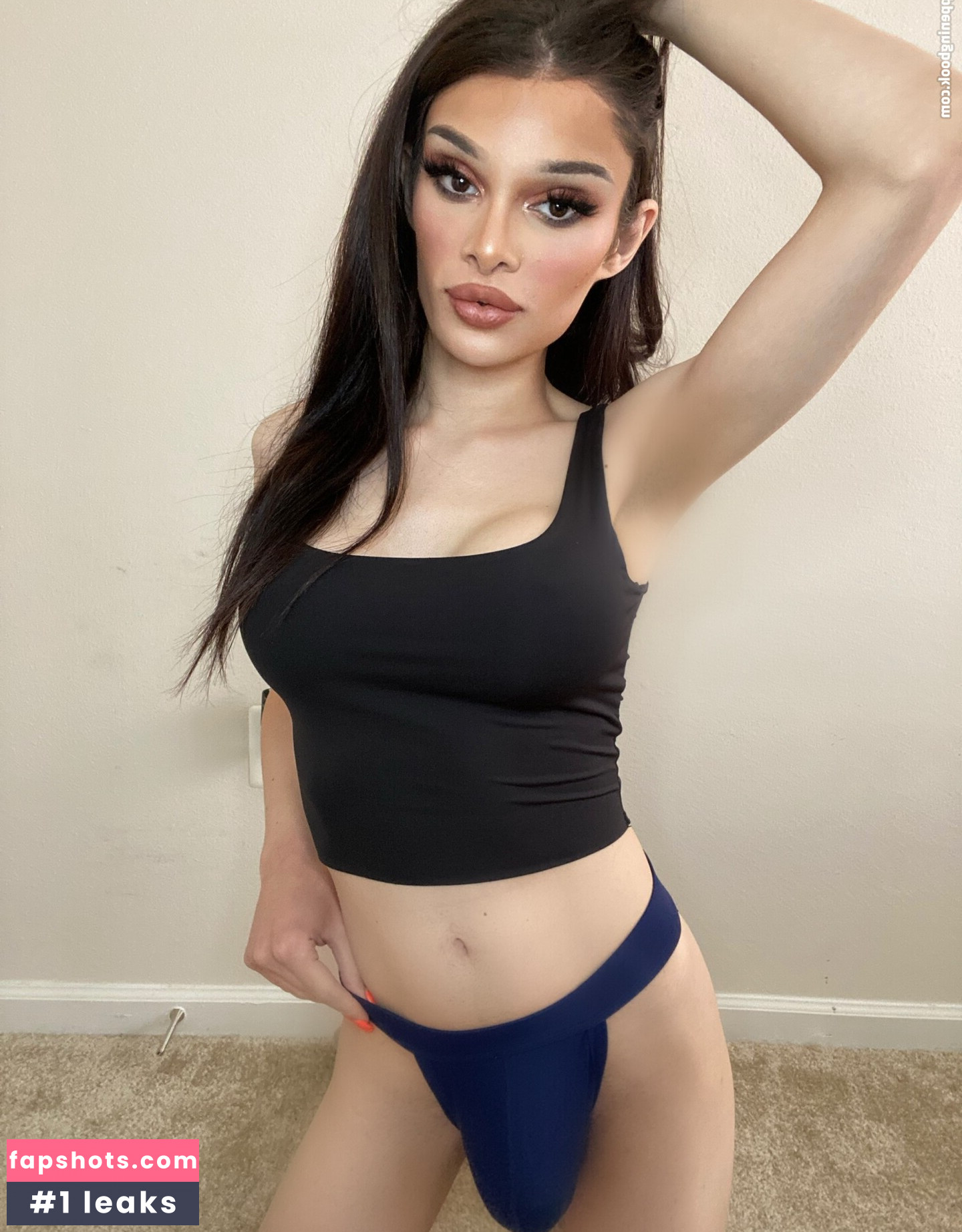 Nikkie Santana gallery photo #23