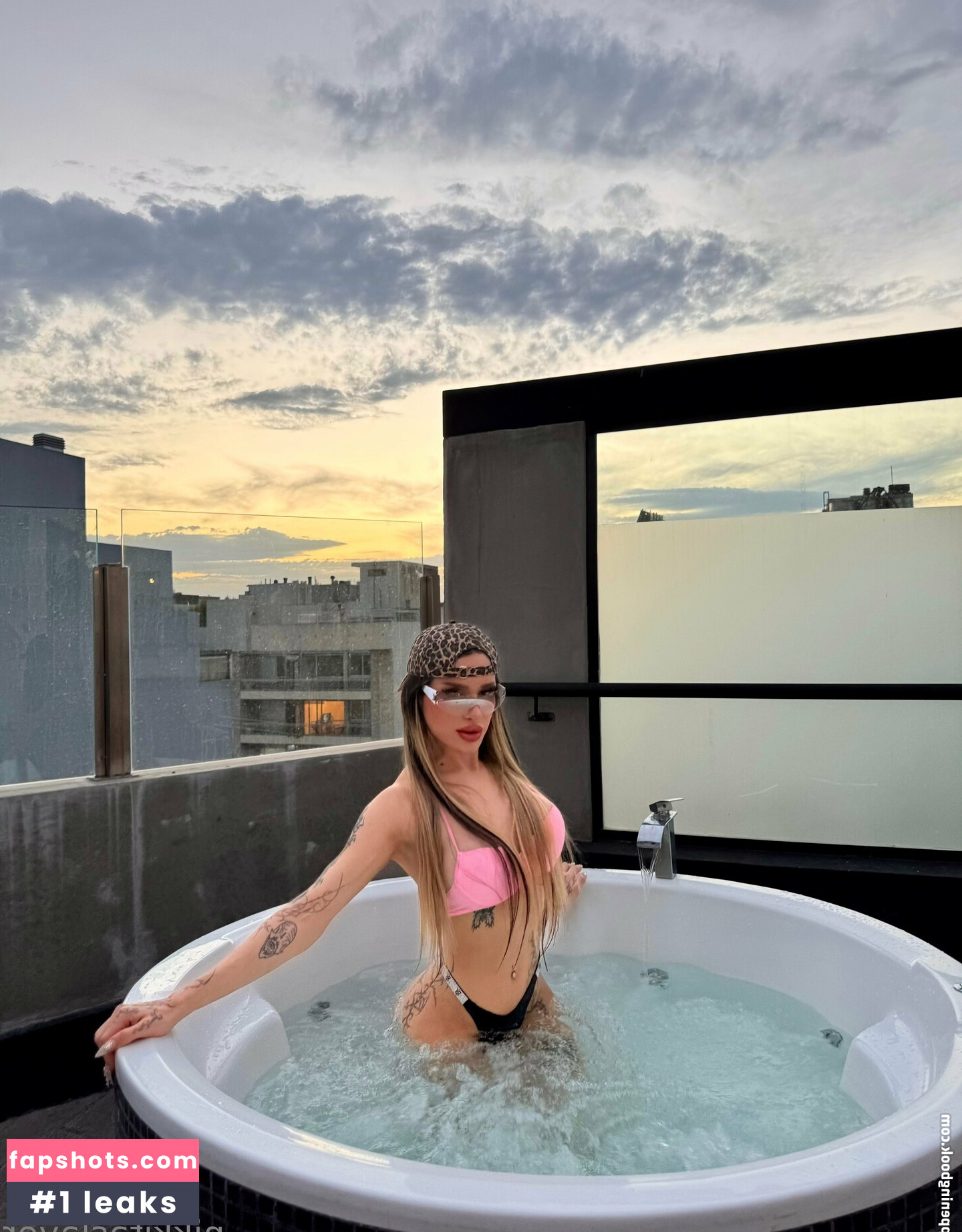 nikkitaslayer nude babe gallery