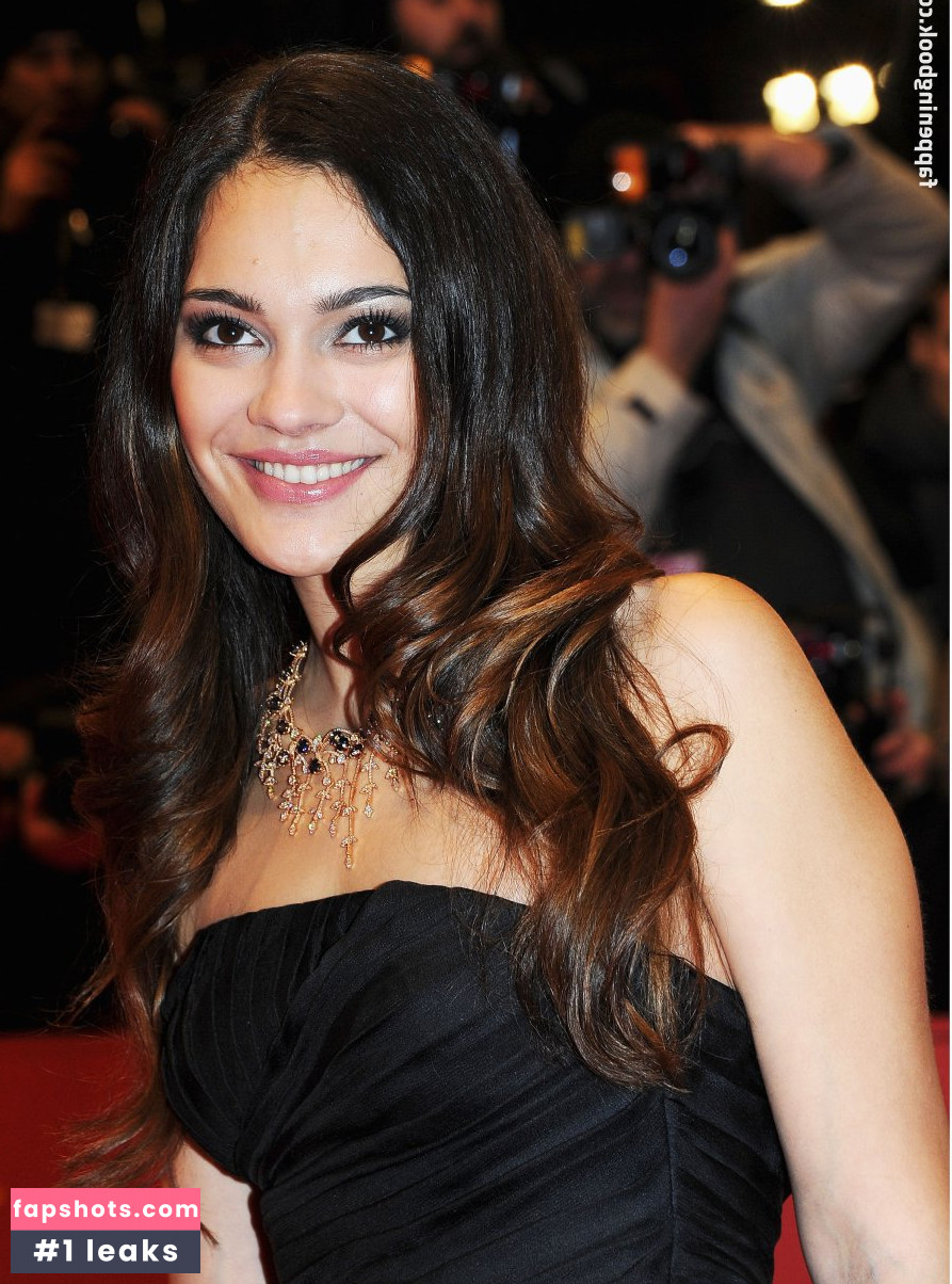 Nilam Farooq gallery photo #4