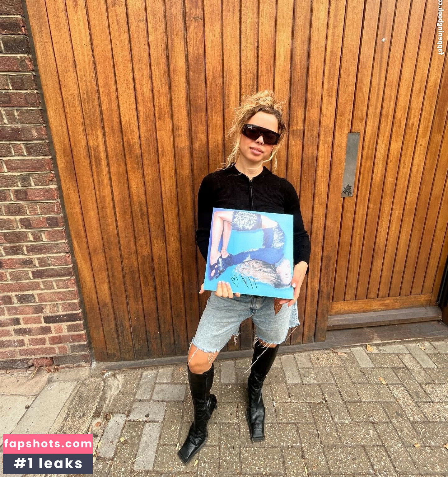 Nilufer Yanya gallery photo #3