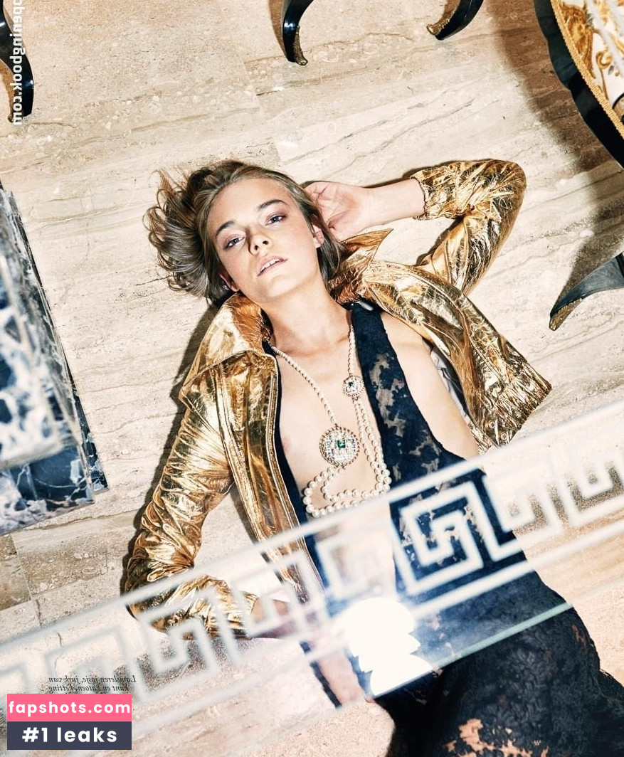 Nimue Smit gallery photo #9