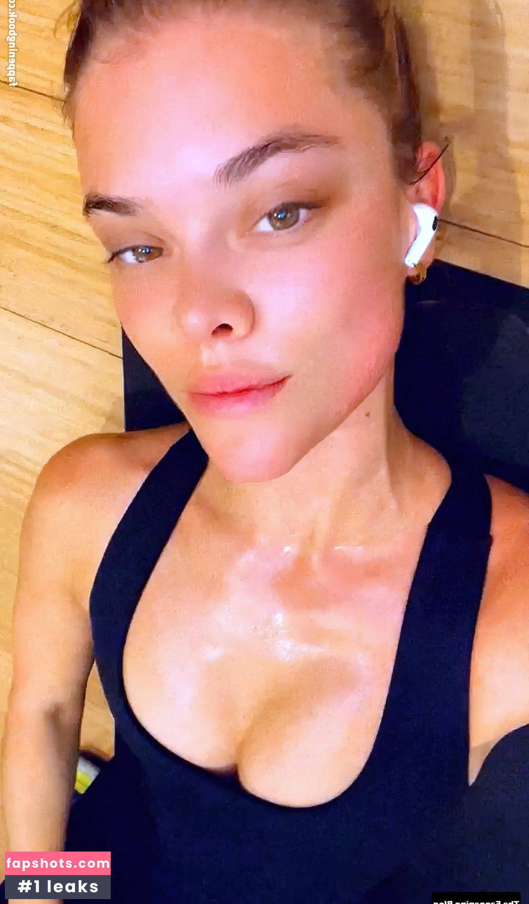 Nina Agdal gallery photo #1036