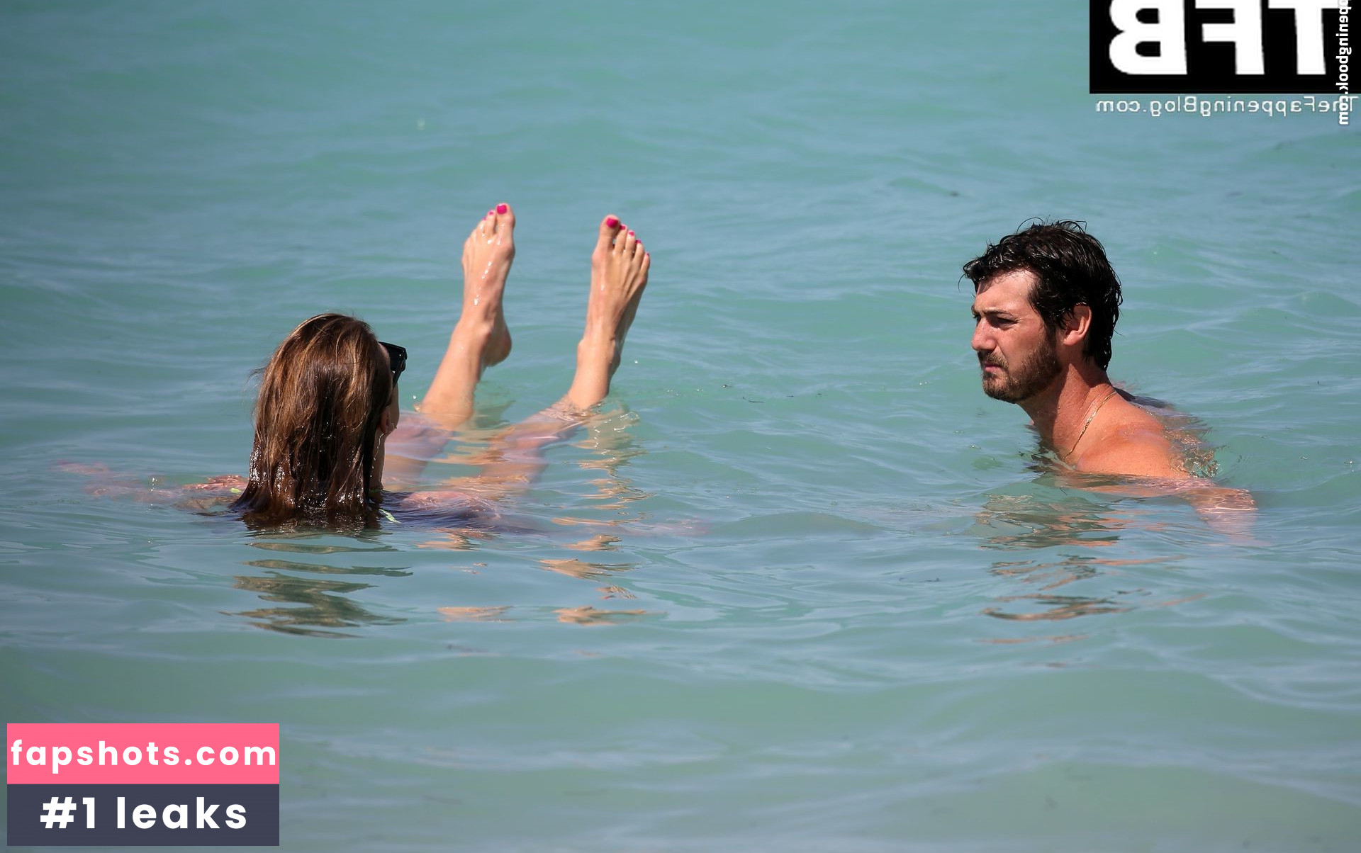 Nina Agdal gallery photo #1041