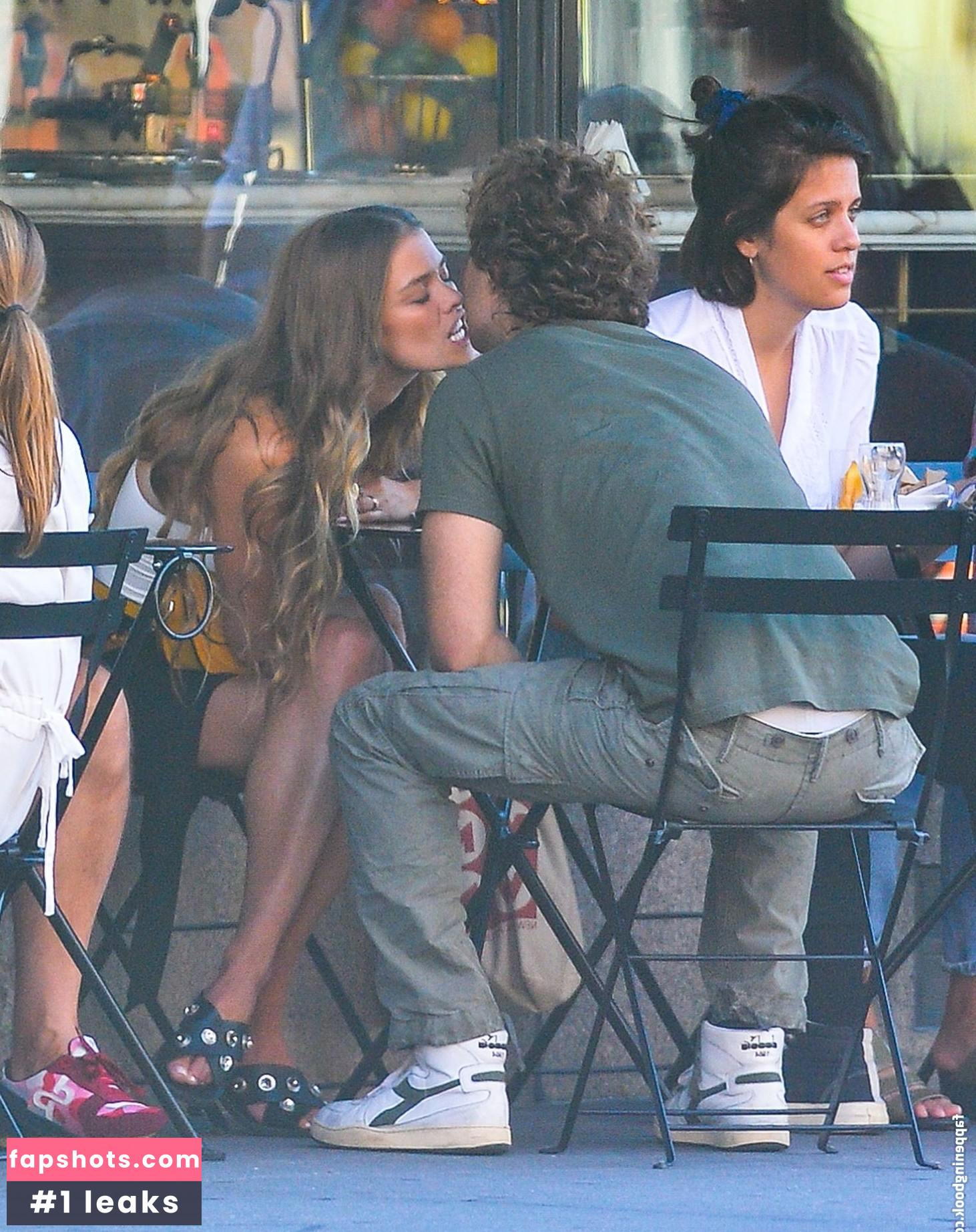 Nina Agdal gallery photo #1395