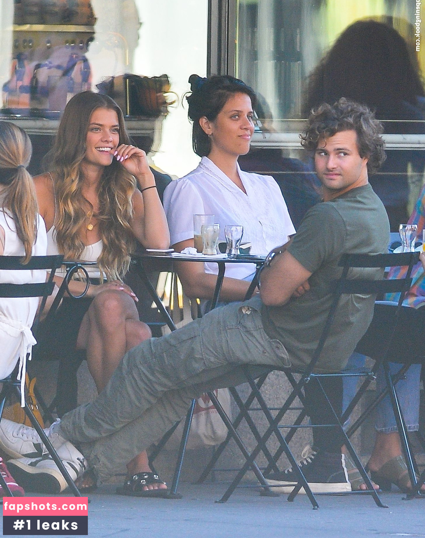 Nina Agdal gallery photo #1398