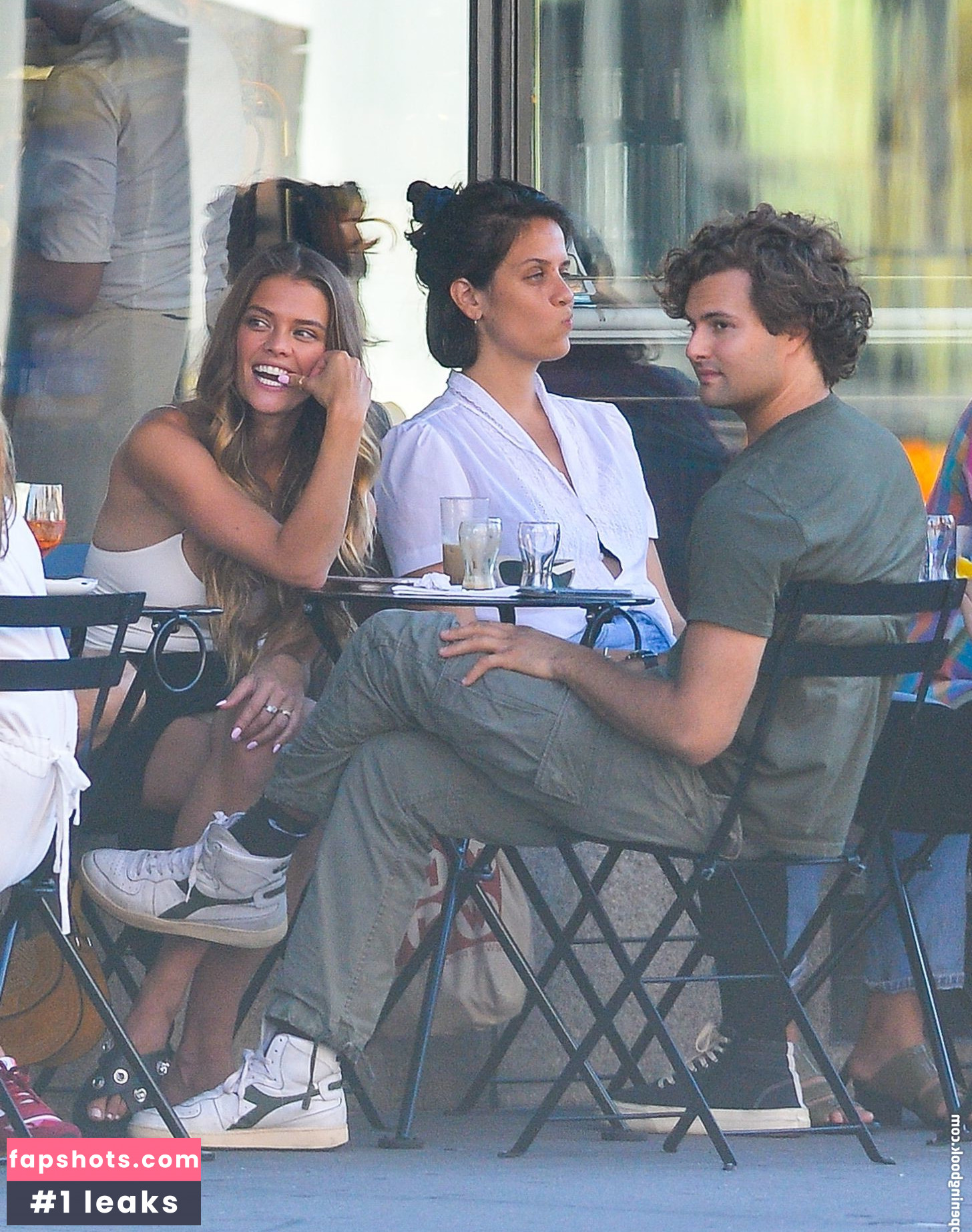 Nina Agdal gallery photo #1399