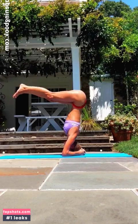 Nina Agdal gallery photo #1425