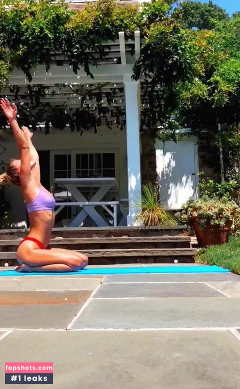 Nina Agdal gallery photo #1427