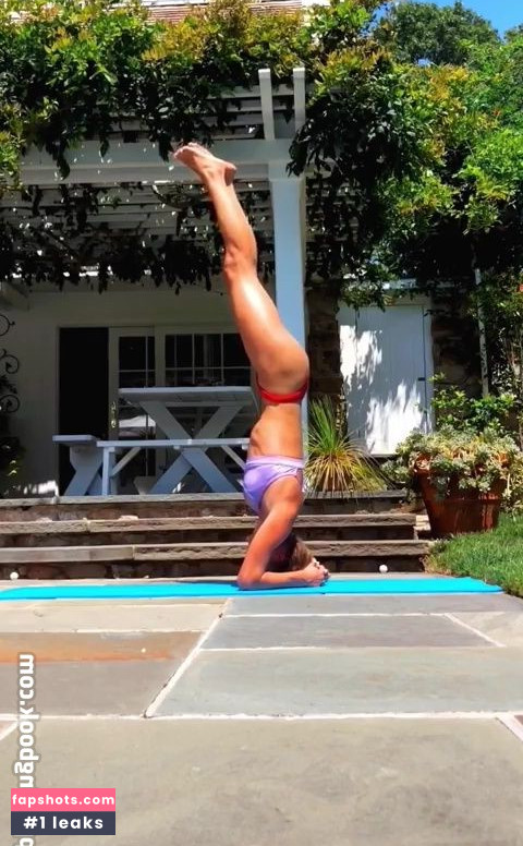 Nina Agdal gallery photo #1428