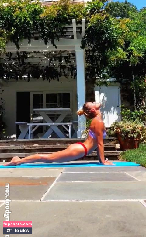 Nina Agdal gallery photo #1431