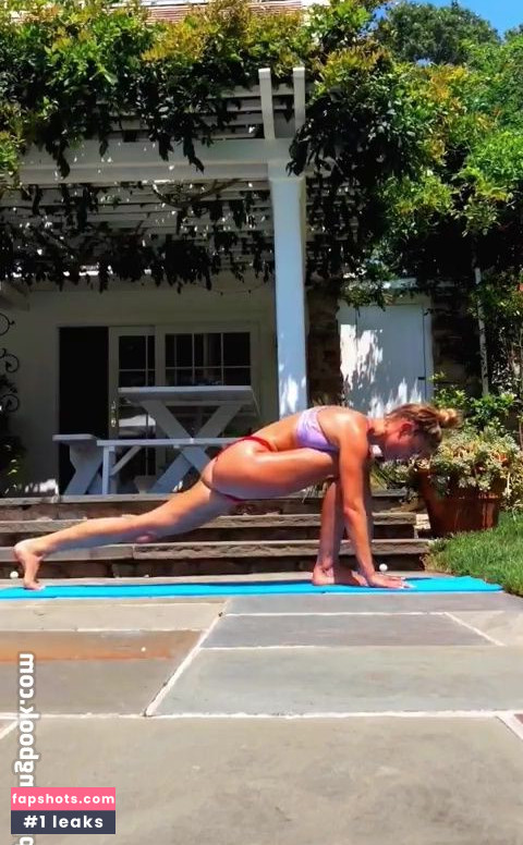 Nina Agdal gallery photo #1432