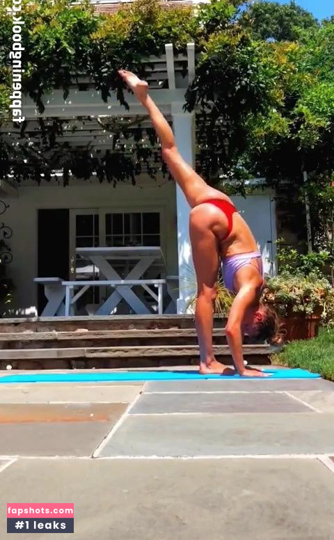 Nina Agdal gallery photo #1433