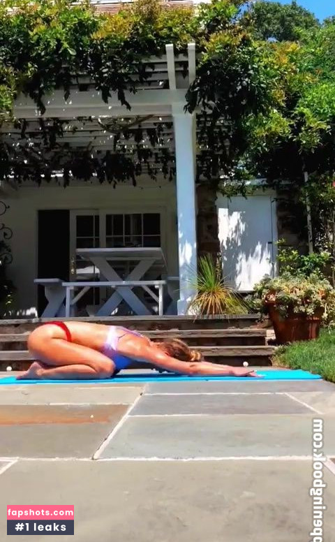 Nina Agdal gallery photo #1443