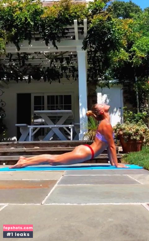 Nina Agdal gallery photo #1444