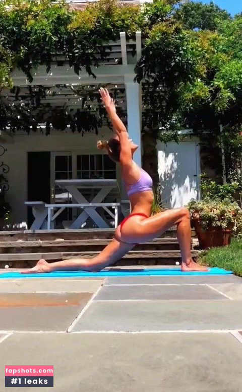 Nina Agdal gallery photo #1458