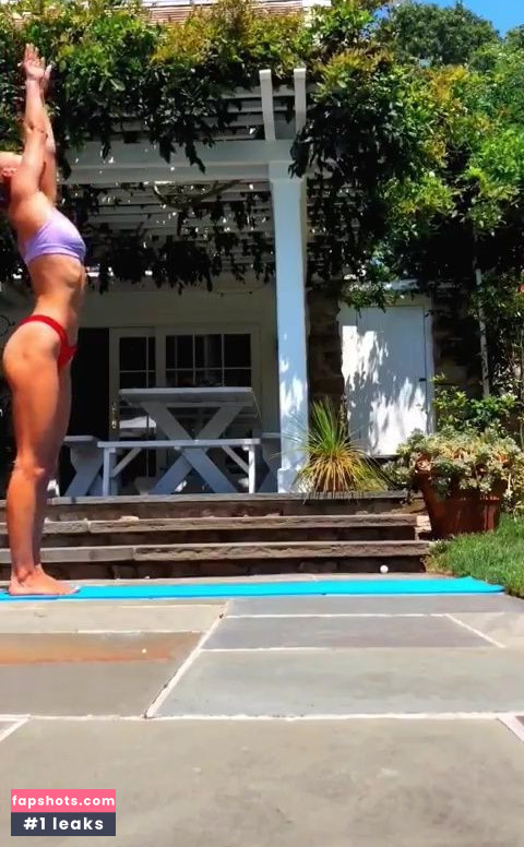 Nina Agdal gallery photo #1464