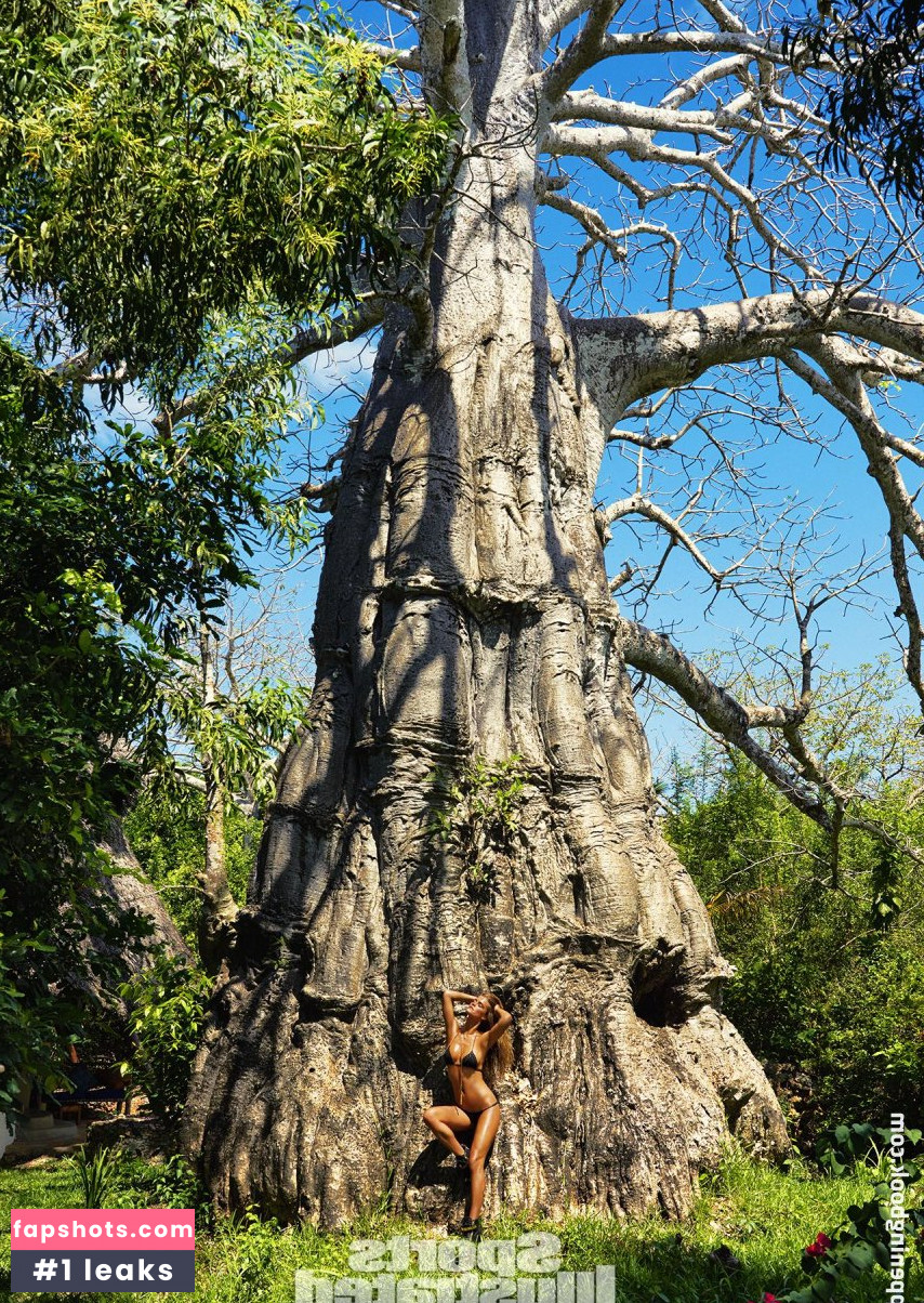 Nina Agdal gallery photo #1749