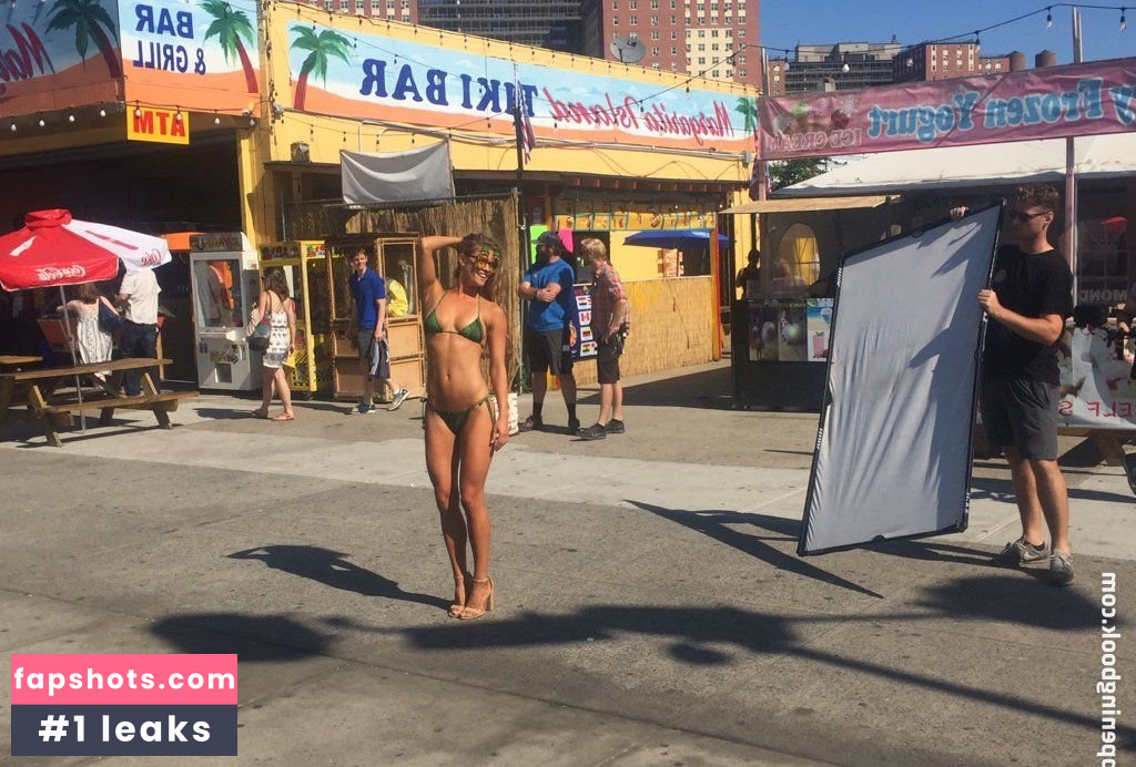 Nina Agdal gallery photo #1793