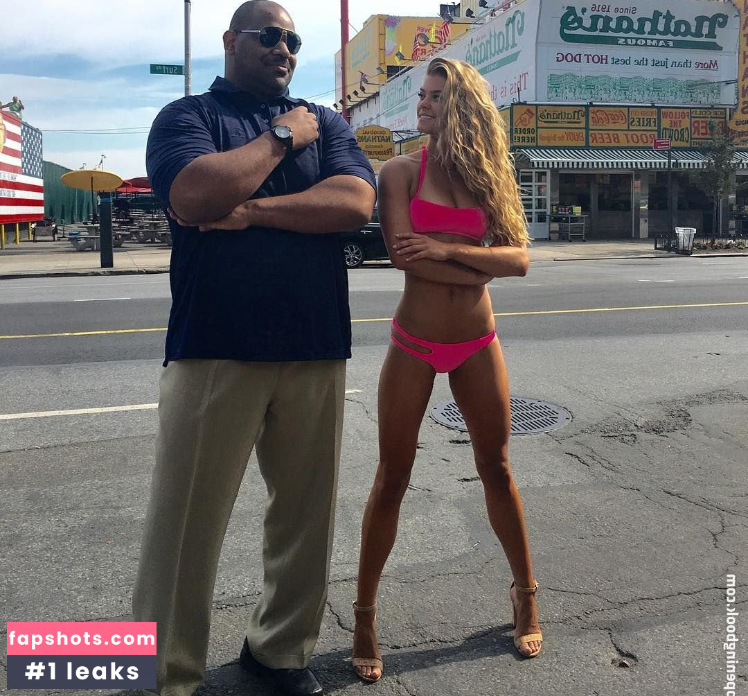 Nina Agdal gallery photo #1800