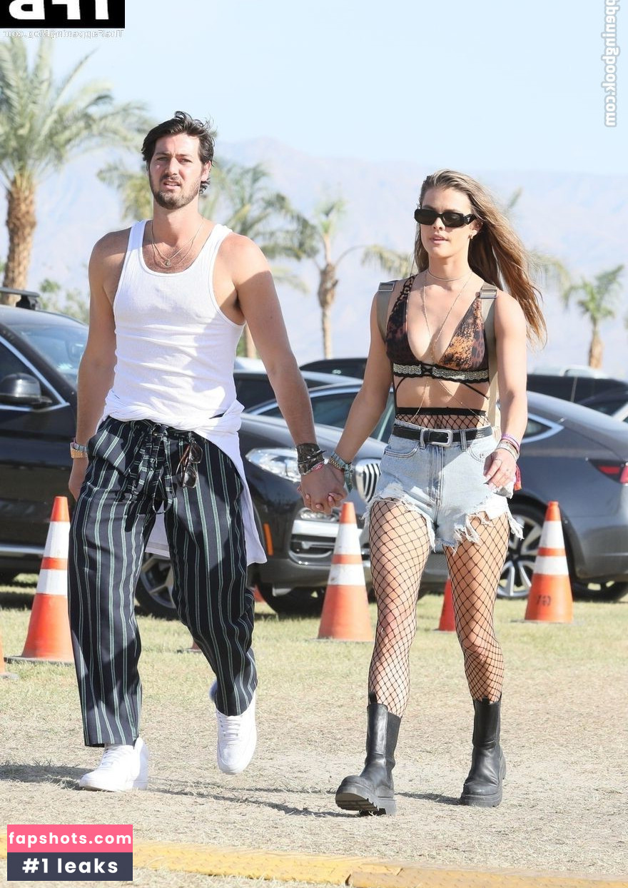 Nina Agdal gallery photo #991