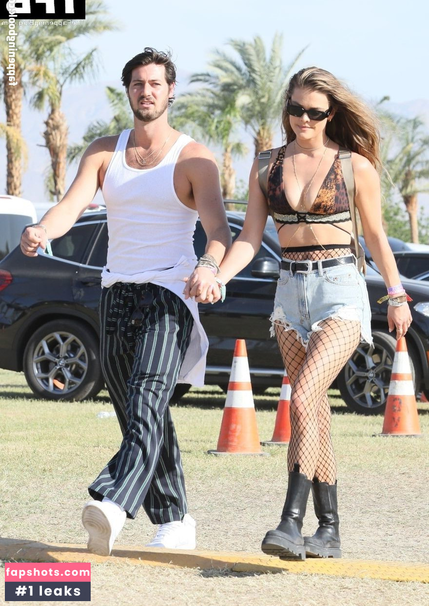 Nina Agdal gallery photo #998