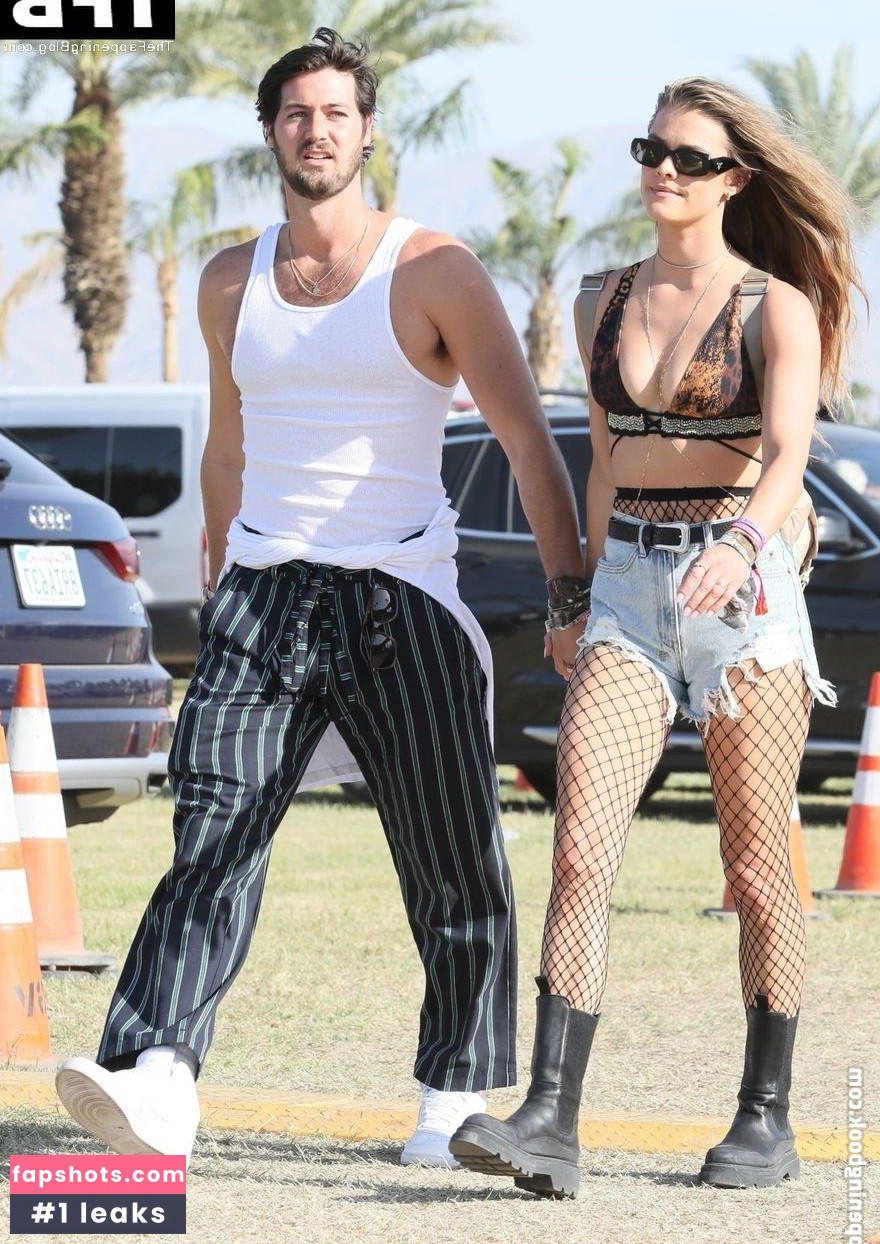 Nina Agdal gallery photo #1000