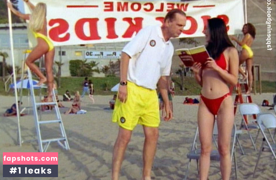 Nina Cho gallery photo #4