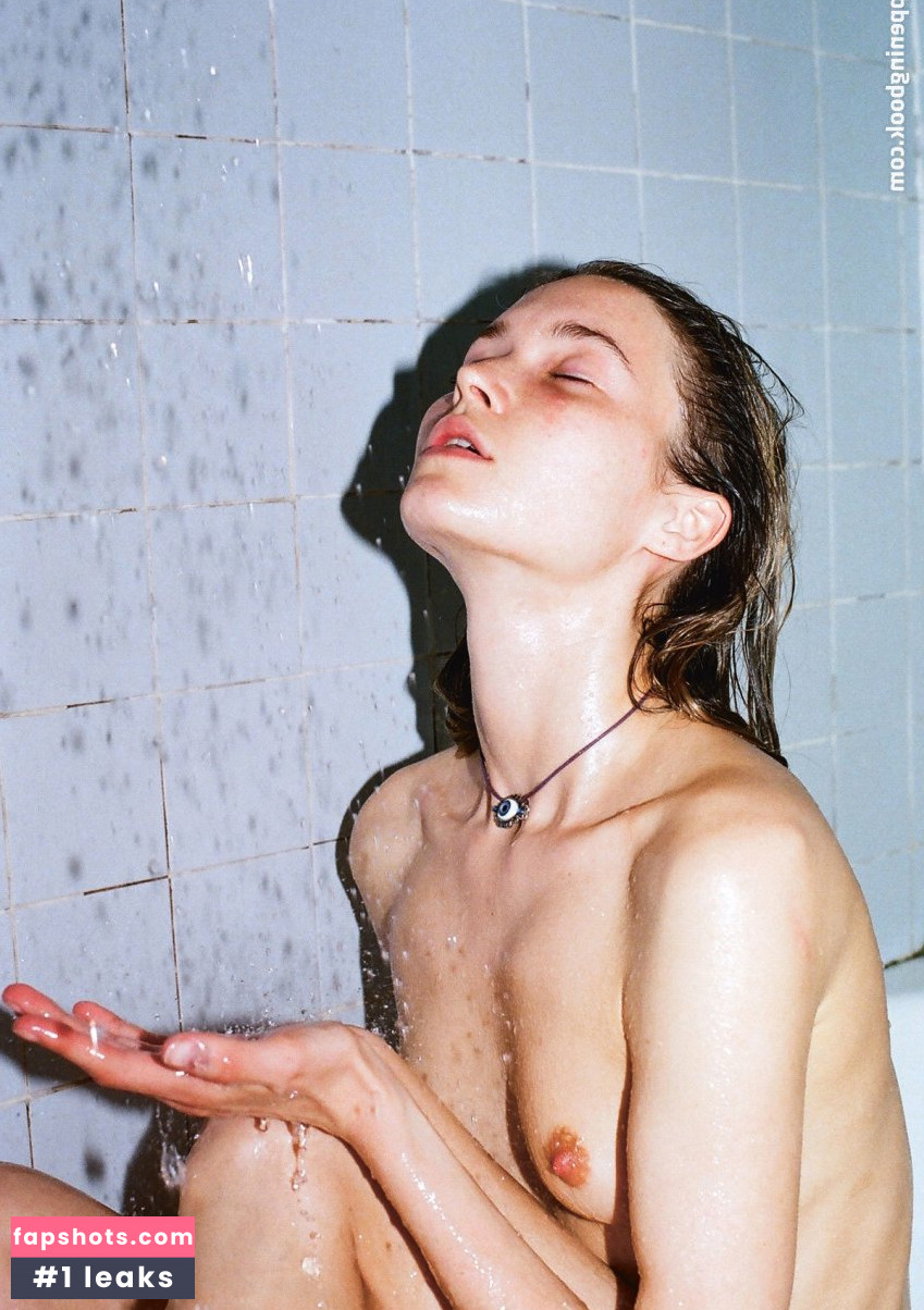 Nina de Raadt nude babe gallery