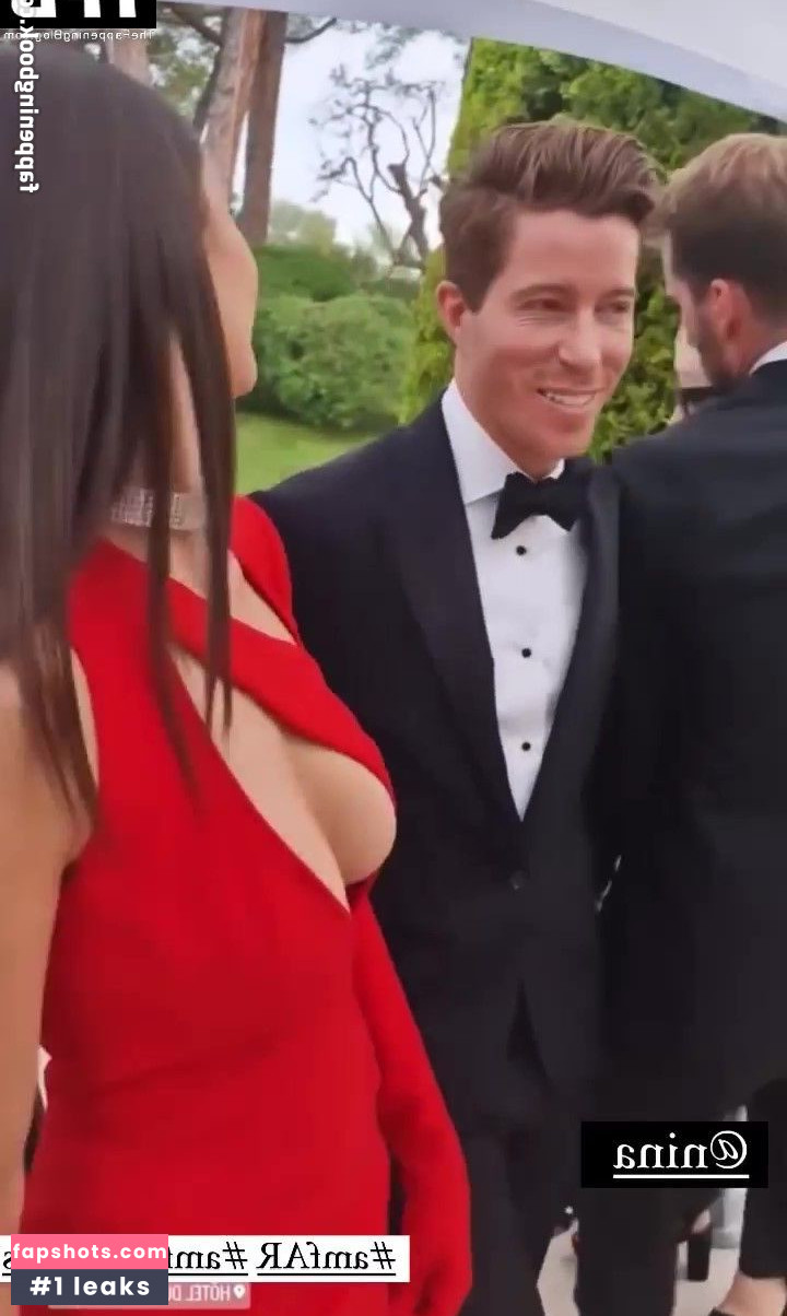 Nina Dobrev gallery photo #1005