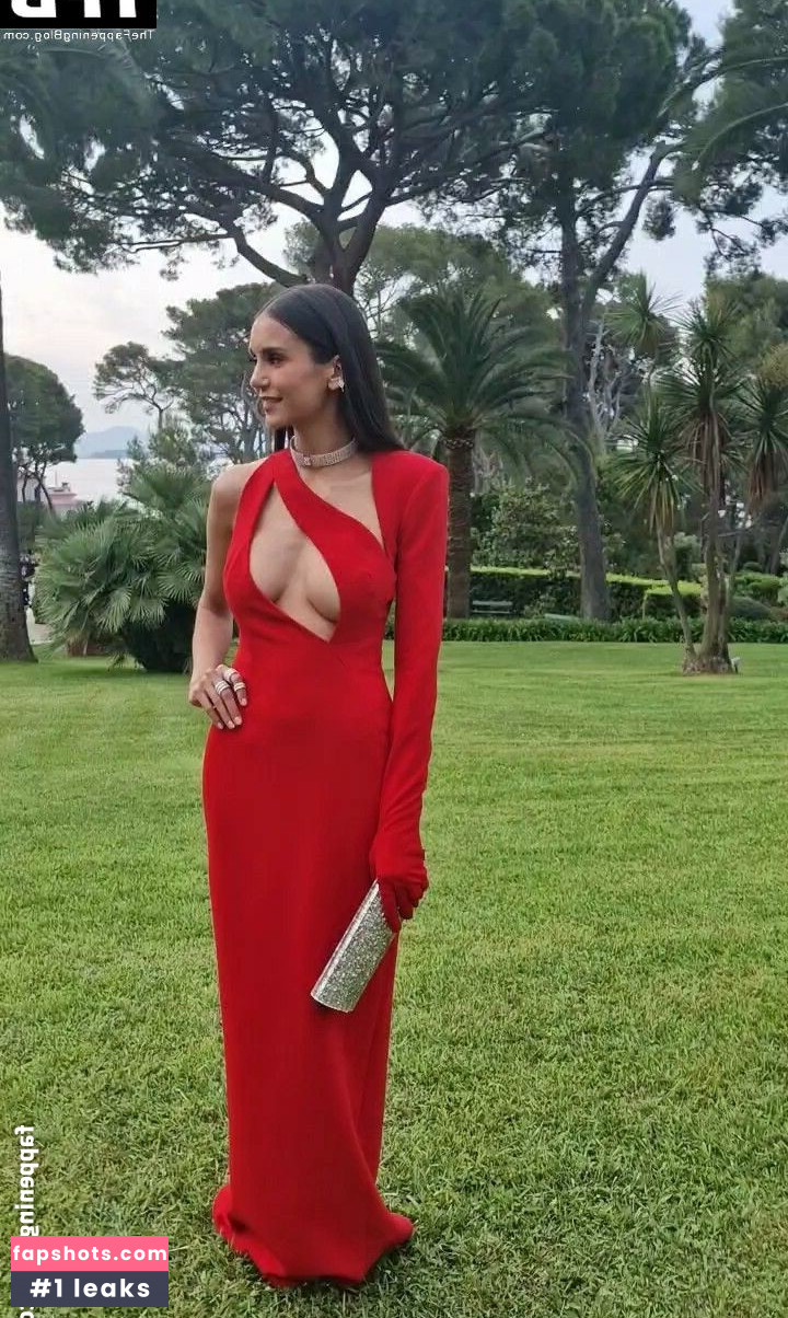 Nina Dobrev gallery photo #1009