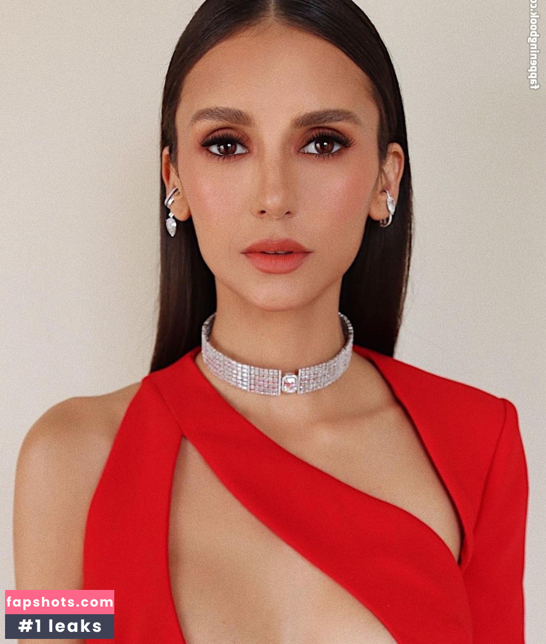 Nina Dobrev gallery photo #1012