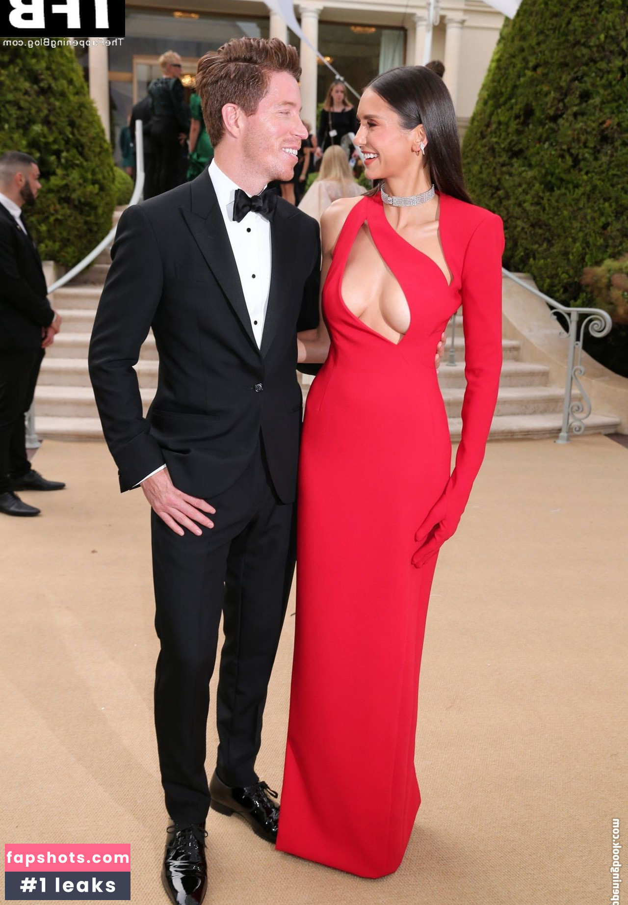 Nina Dobrev gallery photo #1043