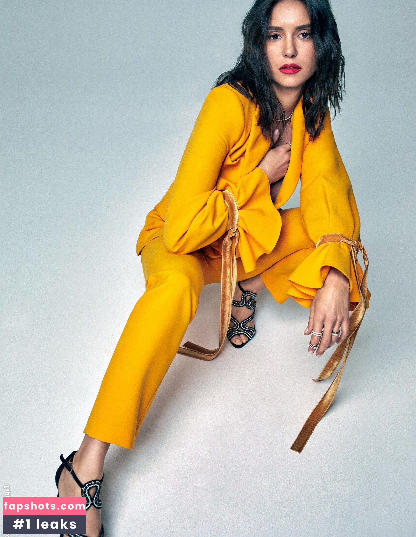 Nina Dobrev gallery photo #1079