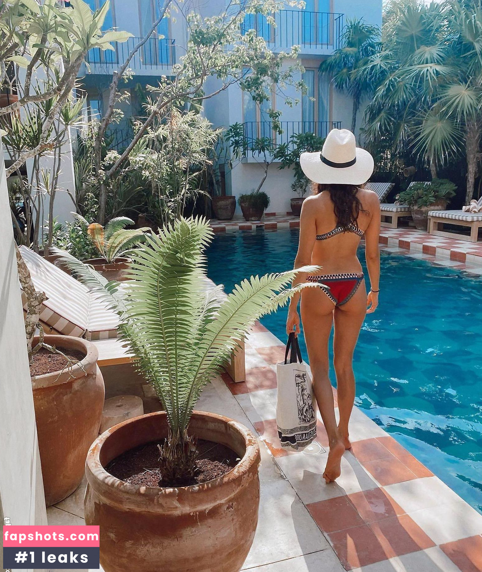 Nina Dobrev gallery photo #1082