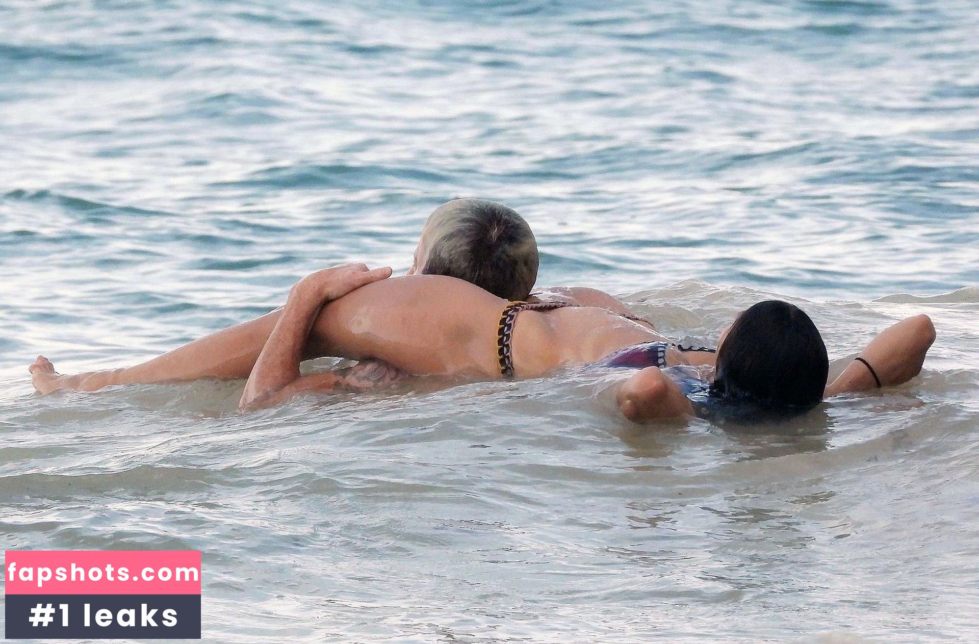 Nina Dobrev gallery photo #1084