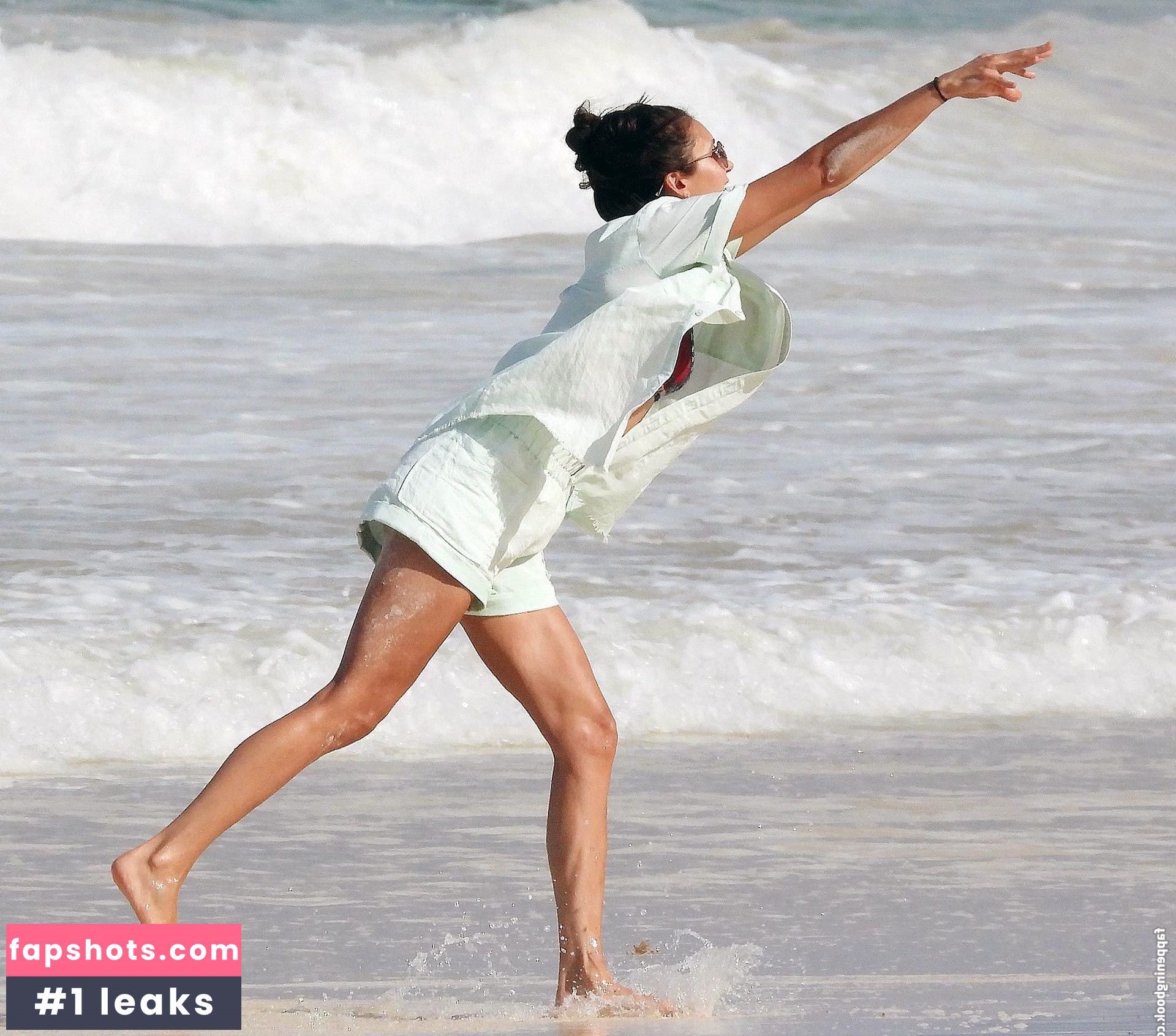 Nina Dobrev gallery photo #1085