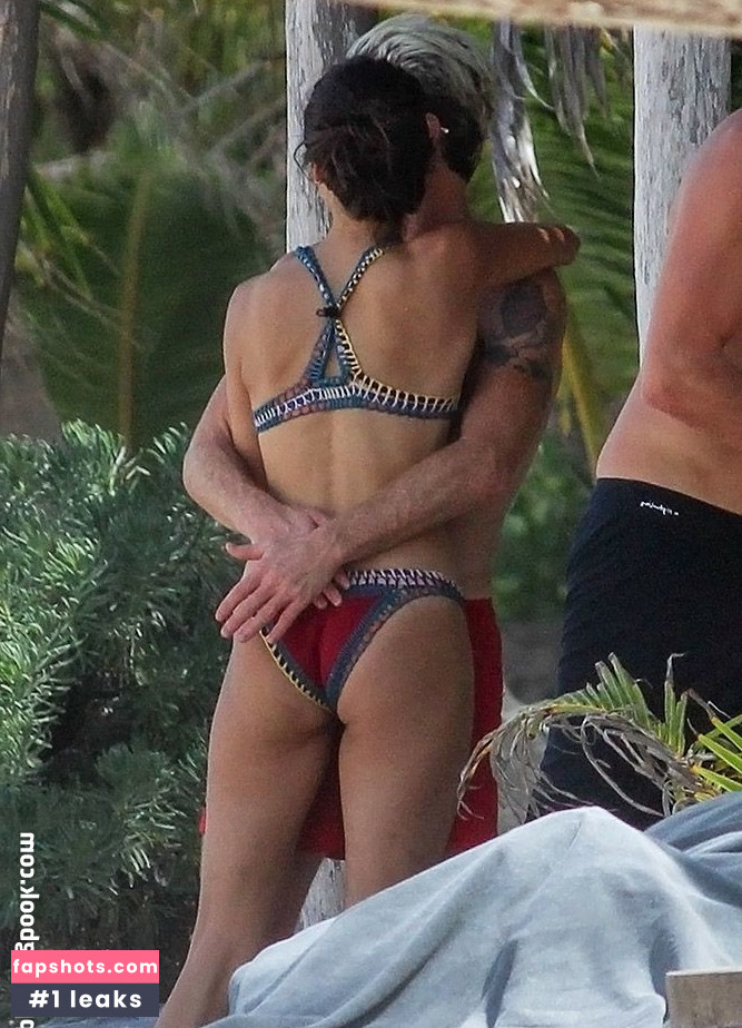 Nina Dobrev gallery photo #1140