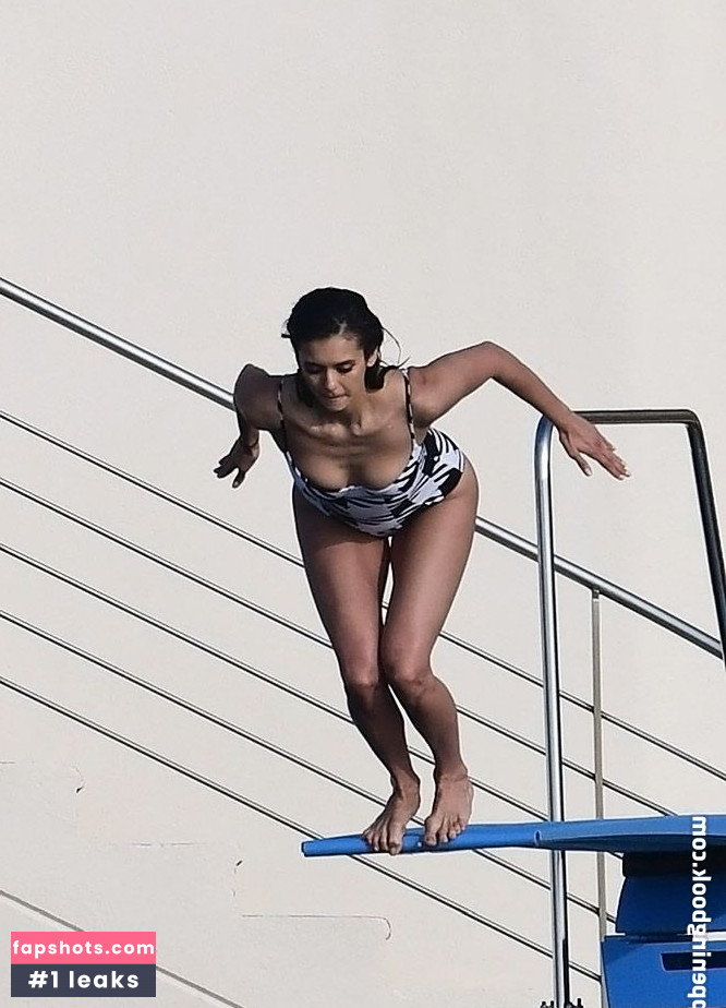 Nina Dobrev gallery photo #1147