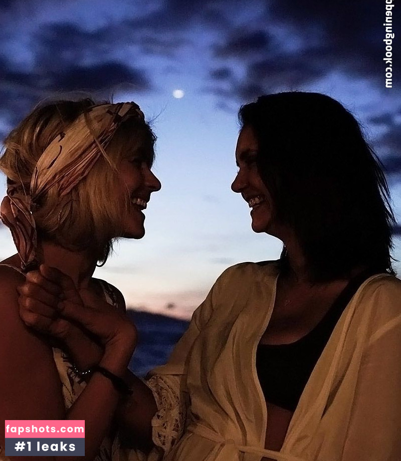 Nina Dobrev gallery photo #1169