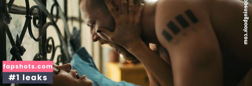 Nina Dobrev gallery photo #1175