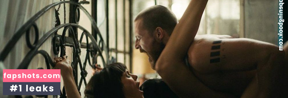 Nina Dobrev gallery photo #1178