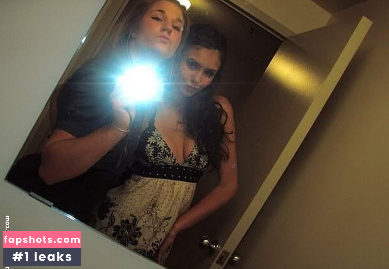 Nina Dobrev gallery photo #1185