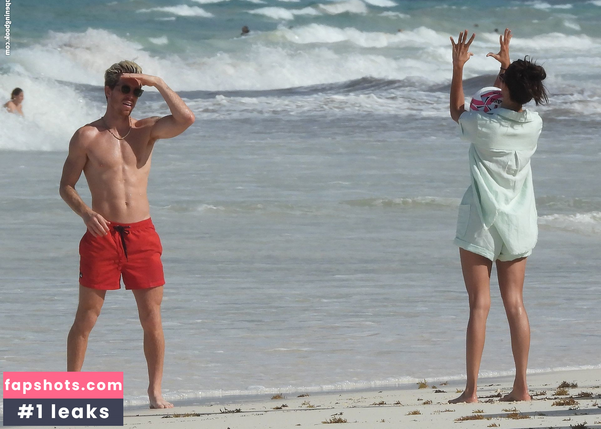 Nina Dobrev gallery photo #1270